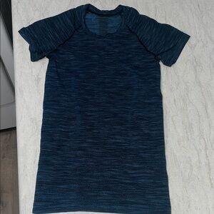 LULULEMON NAVY BLUE SWIFLY TECH